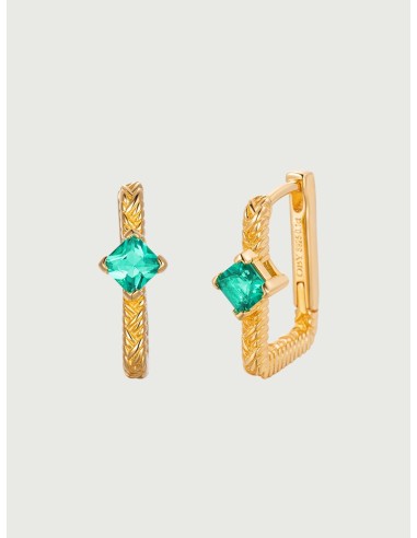 Emerald Braid Huggie Earrings brillant des détails fins